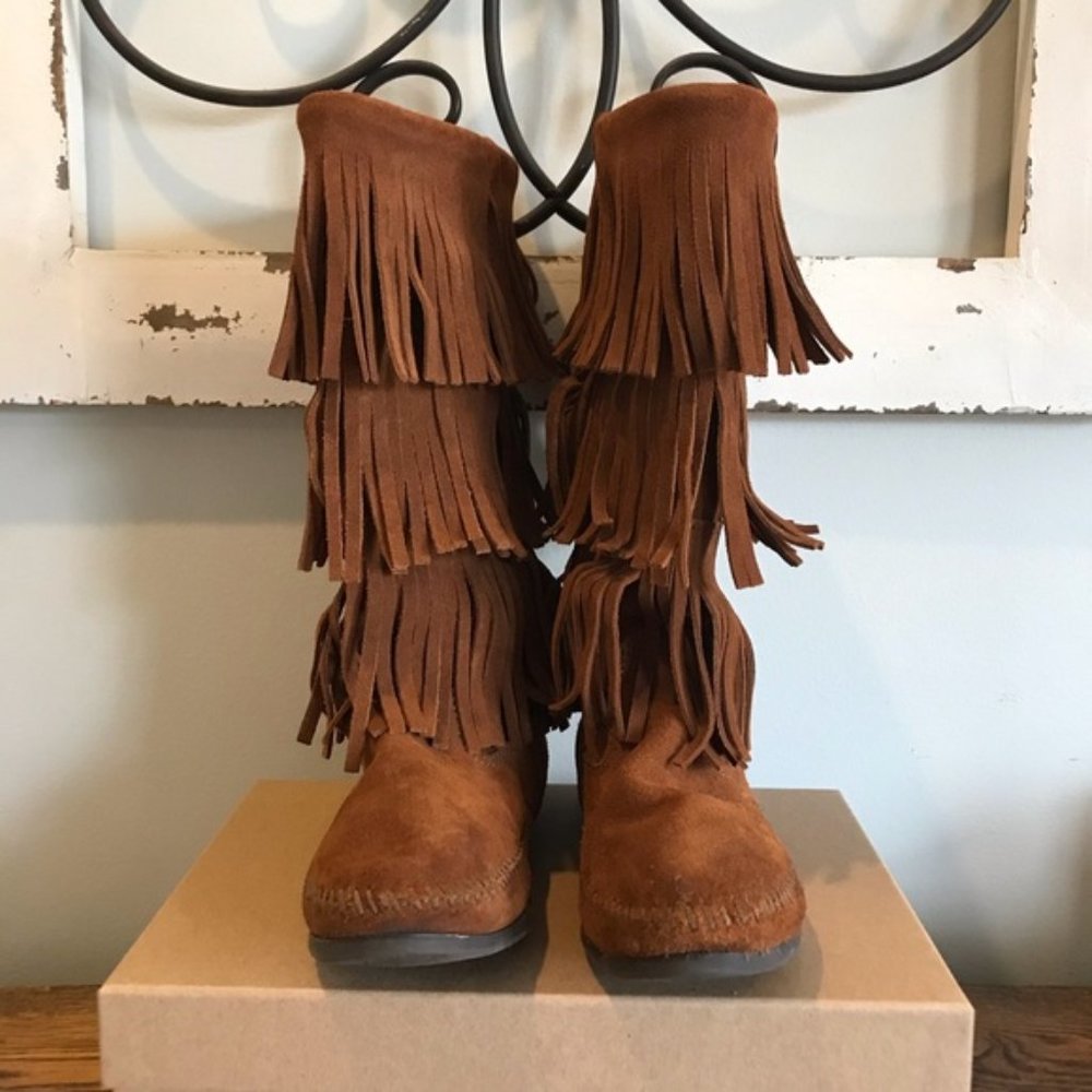 ~ Minnetonka Suede Fringed boots EUC Sz 7 ~